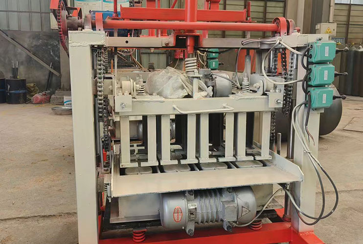 Machine de Fabrication de Briques Semi-automatique - QMJ4-35A