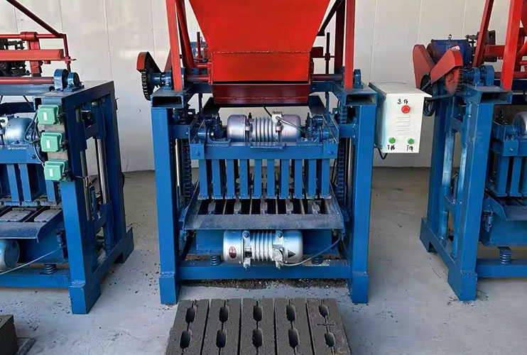 Machine de Fabrication de Briques Semi-automatique - QMJ4-35D