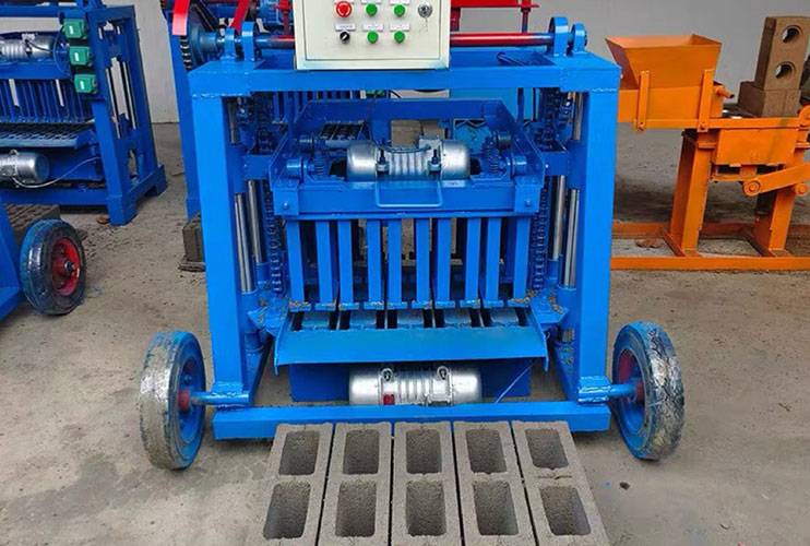 Small-Mobile-Brick-Making-Machine—QMY4-40-08