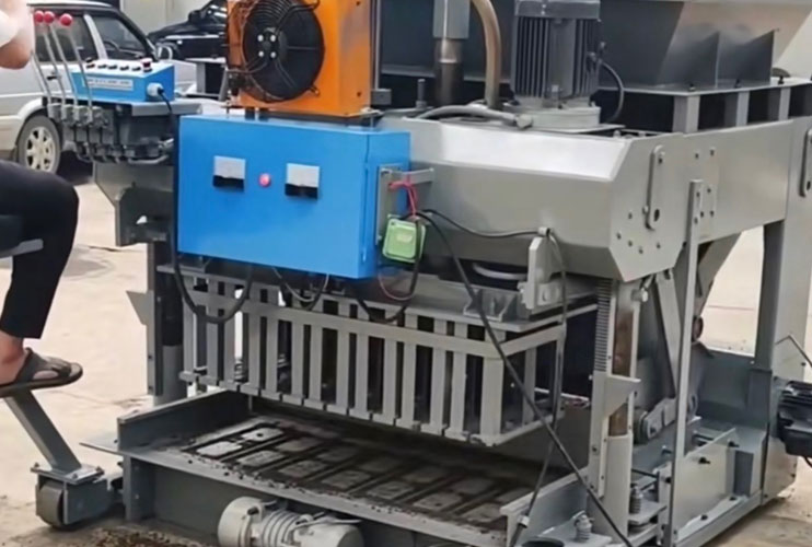Petite Machine de Fabrication de Briques Mobiles - QMY6-20