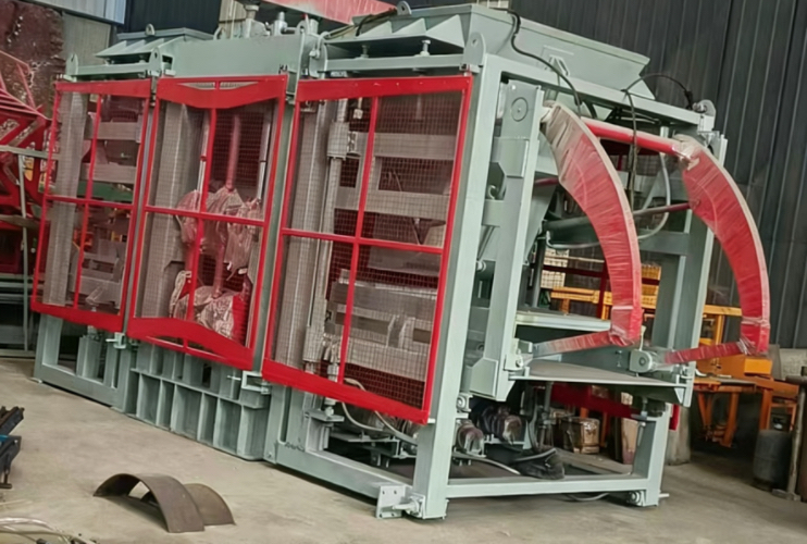 Machine de Fabrication Automatique de Blocs - QT18