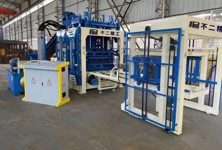 Machine de Fabrication Automatique de Blocs - QT12