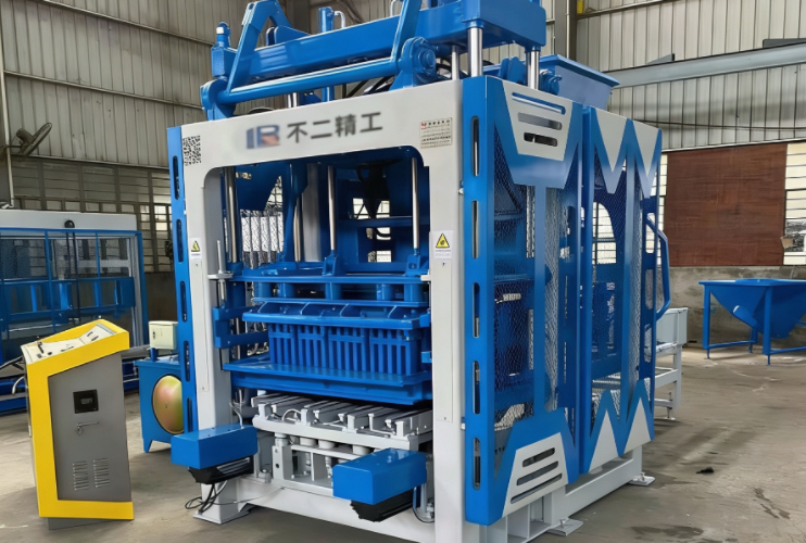 Machine de Fabrication Automatique de Blocs - QT12