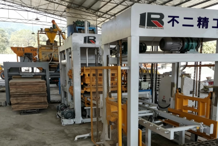 Machine de Fabrication Automatique de Blocs - QT8