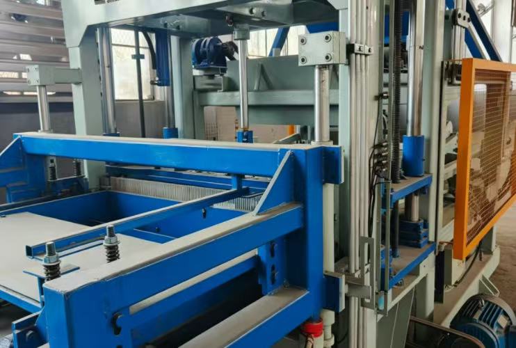Machine de Fabrication Automatique de Blocs - QT7