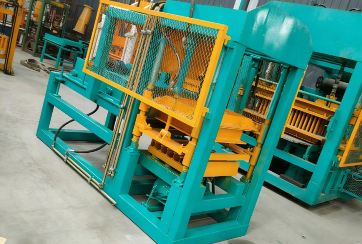 Machine de Fabrication Automatique de Blocs - QT4